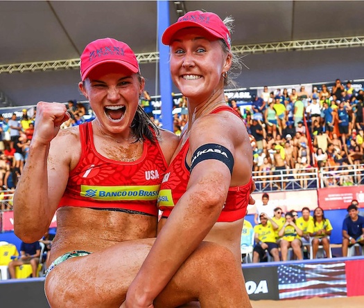 Nhà vô địch bóng chuyền bãi biển Olympic gục ngã trong trận chung kết Pro Beach Tour