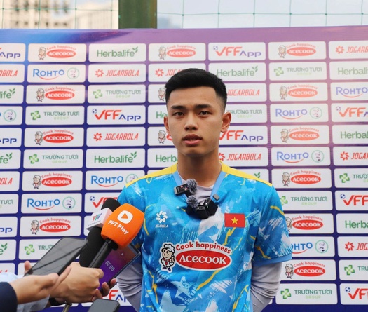 Lê Nguyên Hoàng ấn tượng cầu thủ Việt kiều Moric ở U23 Việt Nam