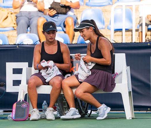 Làm việc toàn thời gian, vẫn thắng đội pickleball số 1 thế giới: Bí quyết kỳ lạ của chị em Kawamoto