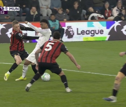 MU chỉ trích việc Amad Diallo bị từ chối phạt đền trước khi Maguire nhận thẻ đỏ