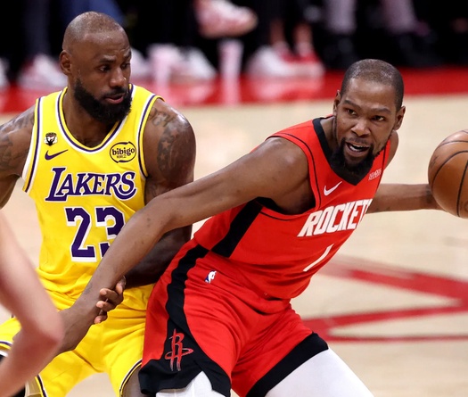 Kevin Durant thán phục: "LeBron James có thể cày ải thêm 4-5 năm nữa tại NBA"