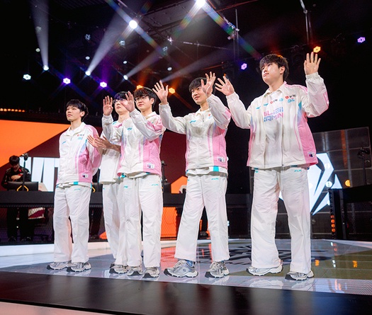 Bilibili Gaming áp đảo JD Gaming, tiến vào chung kết First Stand 2026