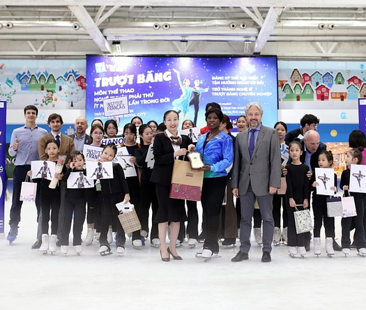 Huyền thoại Surya Bonaly "truyền lửa" cho VĐV trượt băng nghệ thuật Việt Nam