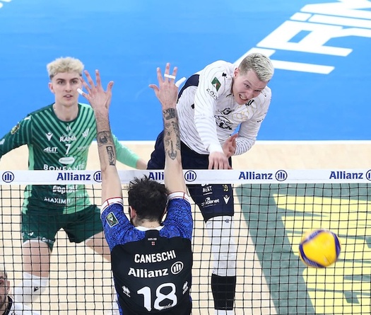 Modena vùng lên mạnh mẽ, Verona giành vé vào bán kết SuperLega Ý