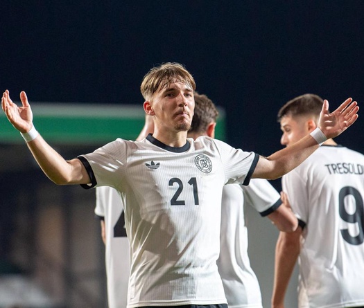 Karl lọt vào Top 5 cầu thủ trẻ nhất trong lịch sử đội tuyển Đức