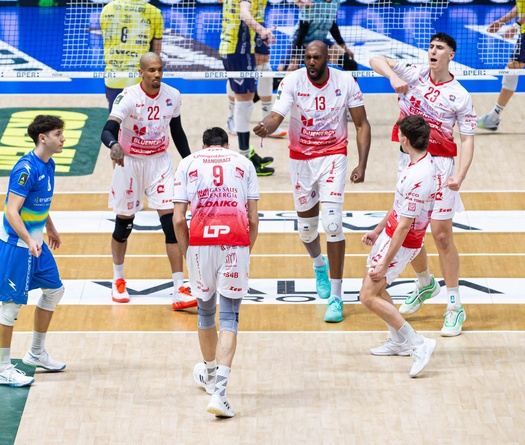 Piacenza thắng trận Derby, tiến vào bán kết Ý