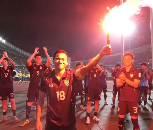 Chanathip đốt pháo ăn mừng, đồng đội “góp quỹ” nộp phạt gây bão mạng