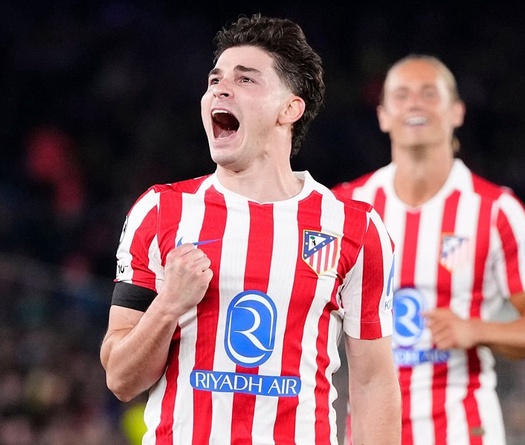 Chơi thiếu người, Barcelona gục ngã trước Atletico ngay trên sân nhà