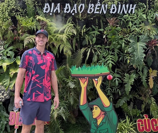 Tay vợt pickleball số 4 thế giới Christian Alshon trải nghiệm địa đạo Củ Chi