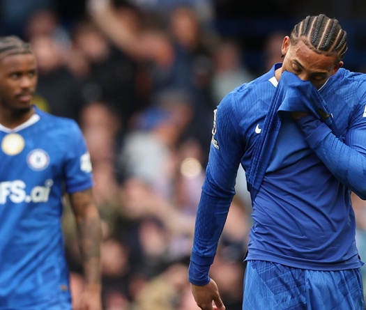 HLV Rosenior chỉ trích tinh thần thi đấu của Chelsea sau thất bại trước Man City
