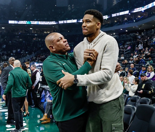 Giannis Antetokounmpo "sốc nặng" trước quyết định từ chức của HLV Doc Rivers
