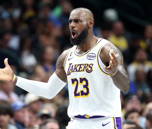 Ở tuổi 41, LeBron James thiết lập thêm một kỷ lục vô tiền khoáng hậu tại NBA