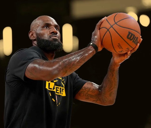 Bất chấp tin đồn bủa vây, LeBron James và Lakers hướng tới một cái kết trọn vẹn