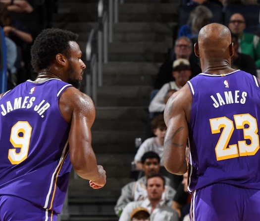 Đứng trước cơ hội lịch sử, cha con LeBron James hào hứng cùng nhau thi đấu tại NBA Playoffs