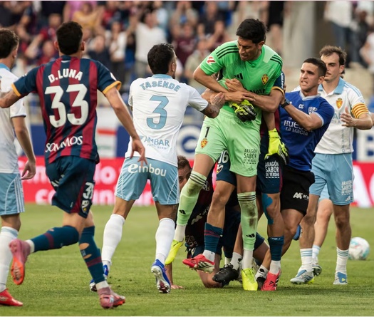 Zaragoza và Huesca lên án mạnh mẽ vụ thủ môn ẩu đả, Andrada ăn năn hối lỗi