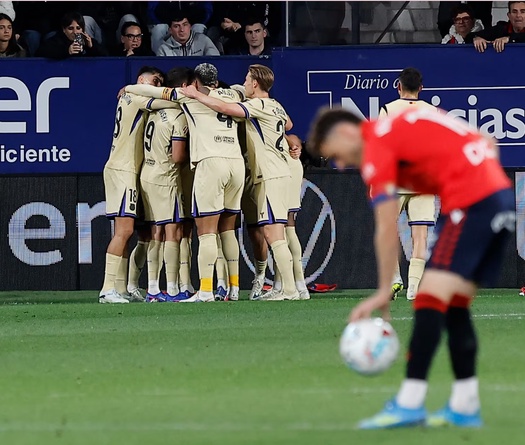 Barcelona đứng trước ngưỡng cửa vinh quang sau khi ghi 2 bàn trong 5 phút cuối