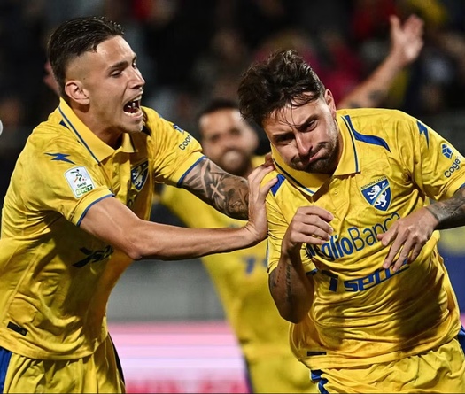 Huấn luyện viên từng bán đế giày giúp Frosinone trở lại Serie A