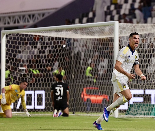 Cristiano Ronaldo cán mốc 100 bàn thắng và Al Nassr tiến một bước tới chức vô địch