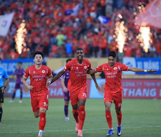 Đình Bắc bùng nổ nhưng vẫn cách xa danh hiệu Vua phá lưới V.League