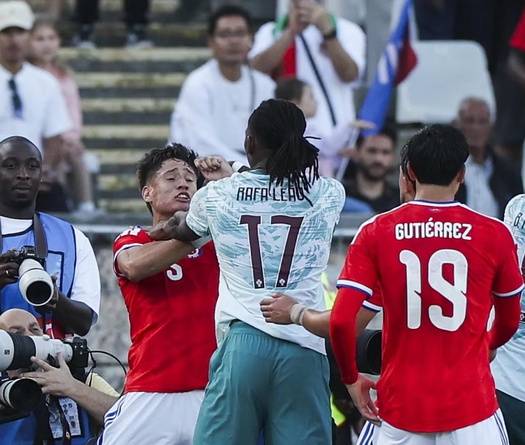 Leao bị đuổi khỏi sân làm lu mờ chiến thắng của Bồ Đào Nha trước World Cup