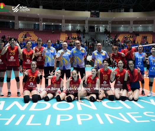 CĐV Philippines "bao vây" đội tuyển Việt Nam sau chiến thắng nghẹt thở tại AVC Cup