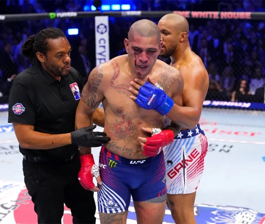 Alex Pereira tuyên bố bám trụ hạng nặng sau thất bại tại UFC Nhà Trắng