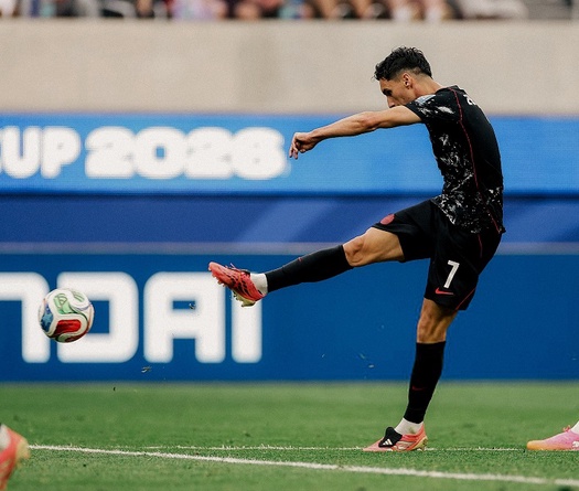 Từ bi kịch gia đình đến người hùng World Cup: Hành trình phi thường của Eustaquio