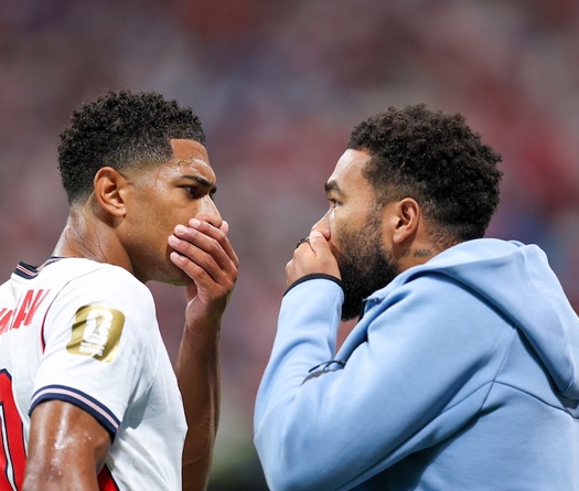 Bellingham mắt bình tĩnh sau bàn thắng của CHDC Congo, đàn anh Reece James trấn an