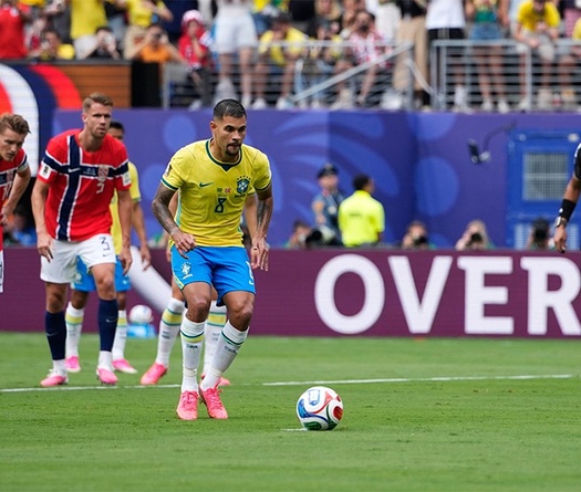 40 năm sau Zico, Brazil lại có cầu thủ đá hỏng phạt đền ở World Cup