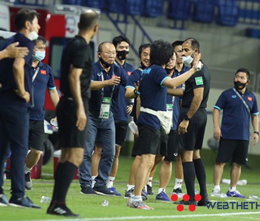 Thầy Park nóng mặt trước lối chơi "chém đinh, chặt sắt" của Indonesia