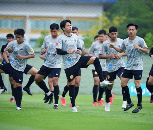 Oái ăm vì COVID-19, Thái Lan phải mang hai đội hình đến UAE