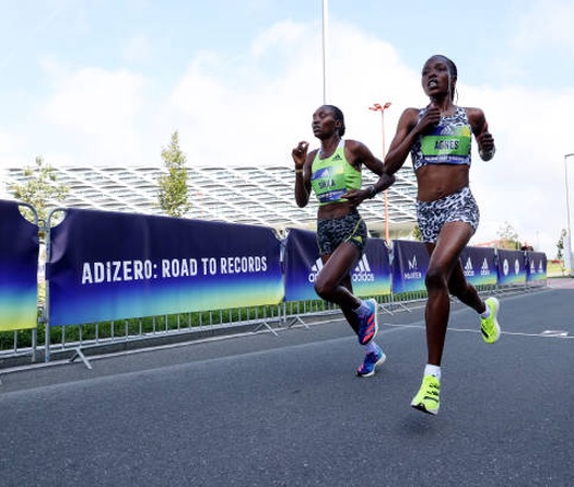 Kỷ lục thế giới chạy 5km và 10km nữ bị phá trong một ngày