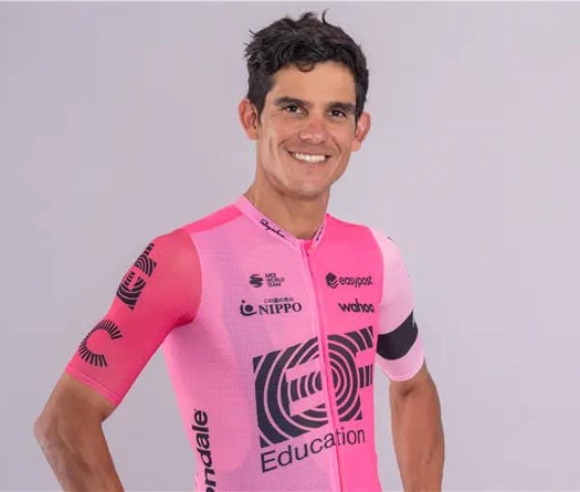 Cua-rơ xe đạp bị xe tải đâm gãy chân lúc tập luyện