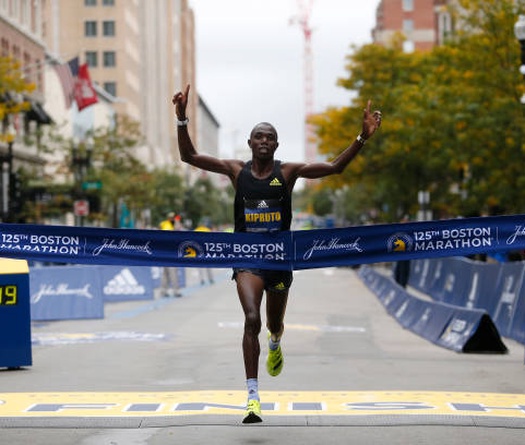 Đồng hương Eliud Kipchoge lần đầu vô địch Boston Marathon