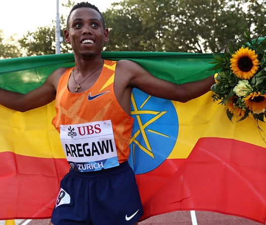 Kỷ lục thế giới chạy 5km nam, nữ bị xô đổ tại Barcelona