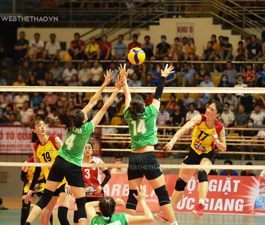 Những khoảnh khắc "nghẹt thở" mở đầu trận chung kết nữ Cúp Hùng Vương