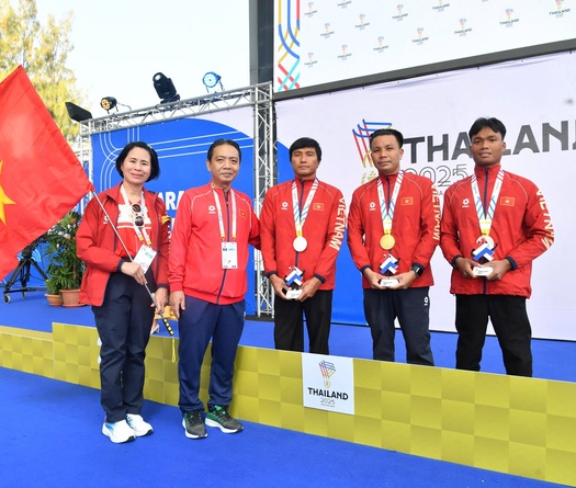 ASEAN Para Games 13: Đoàn TTNKT Việt Nam trong top 3 huy chương, Vi Thị Hằng phá sâu kỷ lục đại hội