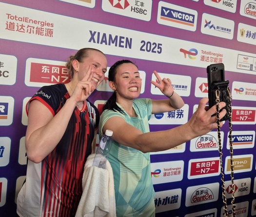 Nỗi đau, nước mắt và cử chỉ độc đáo ở giải cầu lông Sudirman Cup 2025