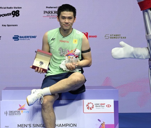 Cựu vương SEA Games Kunlavut Vitidsarn vô địch Singapore Open khi trở thành số 1 cầu lông thế giới