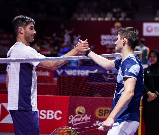 Anh em Popov "huynh đệ tương tàn" ở giải cầu lông Indonesia Open 2025