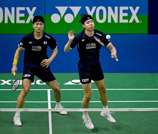 Đôi nam số 1 thế giới Kim Won Ho và Seo Seung Jae tan vỡ giấc mơ kỷ lục cầu lông ở Victor China Open 2025