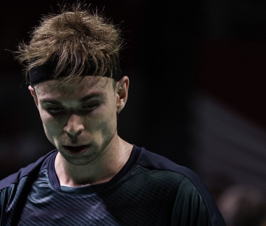 Rasmus Gemke thể hiện đáng nể khi bị đau bụng ở giải cầu lông Indonesia Open 2024