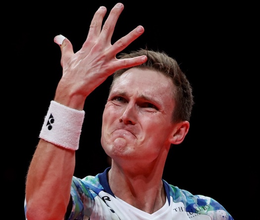 Qua mặt huyền thoại  Lee Chong Wei, số 1 thế giới Axelsen trở thành tay vợt thành công nhất giải cầu lông Finals