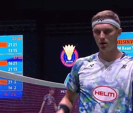 Cầu lông Malaysian Open 2024: Số 1 thế giới Axelsen thoát hiểm, Ginting thua cay đắng