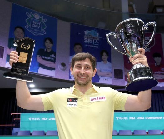 David Martinez ăn mừng vô địch giải billiards PBA lần thứ 8 tại Tây Ban Nha