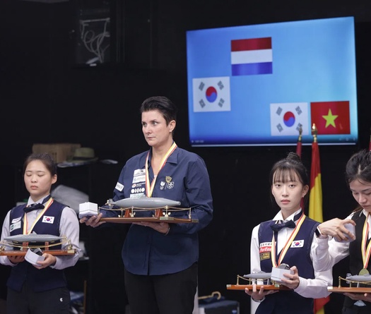 "Nữ hoàng Carom 3 Băng" Therese Klompenhouwer giành lại danh hiệu vô địch billiards thế giới sau 1 năm đầy khó khăn