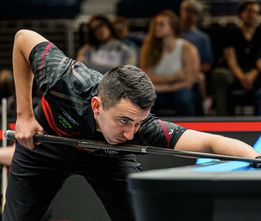 Fedor Gorst biết ơn Juszczyszyn trợ giúp để đi vệ sinh ở giải billiards 10 bóng VĐTG 2024