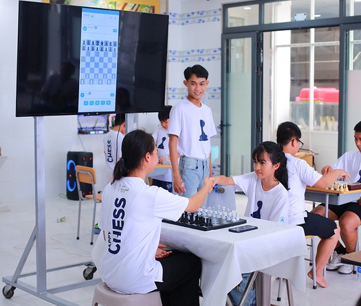 Cờ vua: Khép lại mùa hè ý nghĩa với lễ bế giảng Quân cờ hạnh phúc tại Mái ấm Tình Mẹ 2
