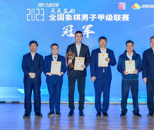 Ứng viên Cúp Chiến thắng 2023 Lại Lý Huynh buộc kỳ thủ cờ tướng số 1 Trung Quốc Vương Thiên Nhất phải "quay xe"