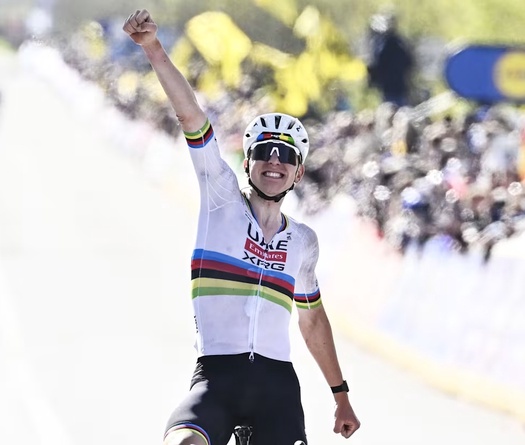 Tadej Pogacar san bằng kỷ lục tại cuộc đua xe đạp Tour of Flanders 2026: Vòng nguyệt quế và bóng ma pháp lý